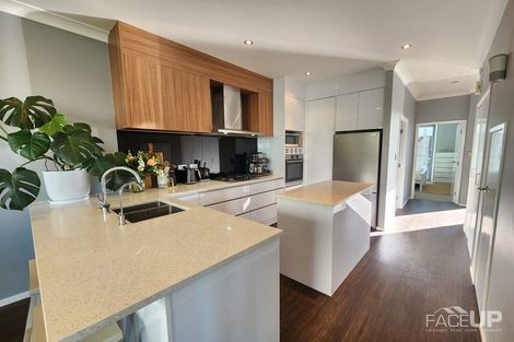 Photo of property in 7n Clearwater Cove, West Harbour, Auckland, 0618