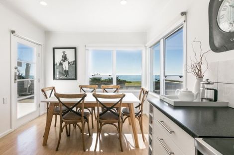 Photo of property in 243 Clifton Road, Te Awanga, 4102