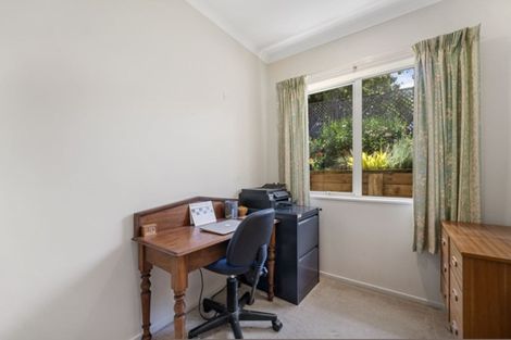 Photo of property in 8 Margaret Henry Crescent, Oteha, Auckland, 0632