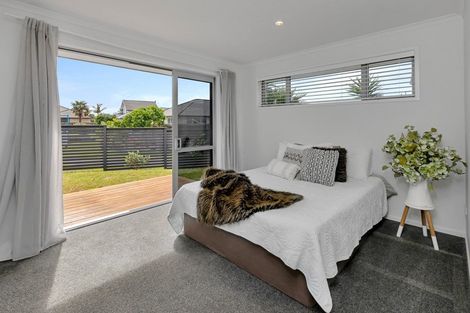 Photo of property in 10 Ngatiti Place, One Tree Point, 0118