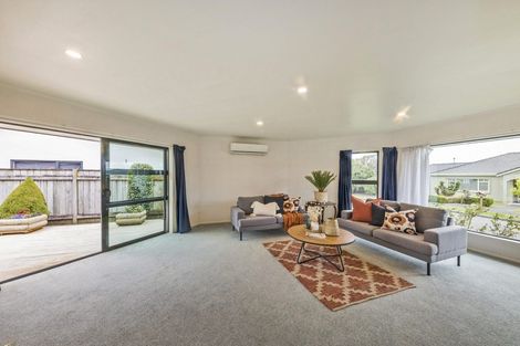 Photo of property in 8 Woodgate Court, Fitzherbert, Palmerston North, 4410