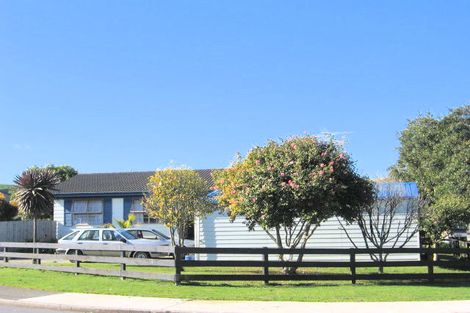 Photo of property in 14 Heathdale Crescent, Papakura, 2110