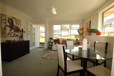 Photo of property in 2/22 La Perouse Street, Botany Downs, Auckland, 2010