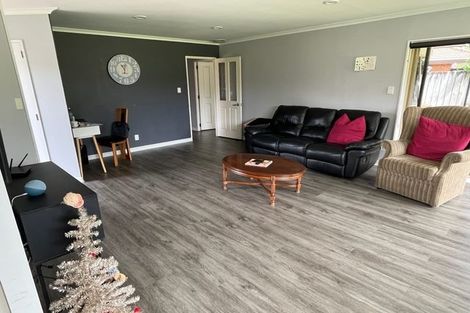 Photo of property in 17 Kalmia Dell, Mount Maunganui, 3116
