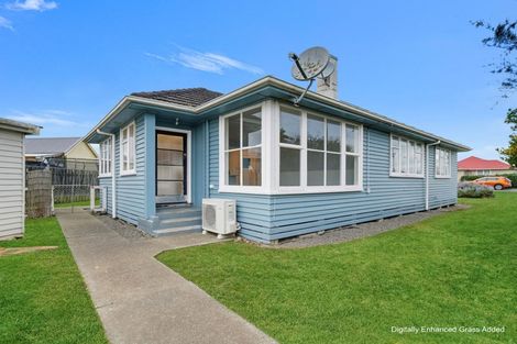 Photo of property in 12 Holland Crescent, Bulls, 4818