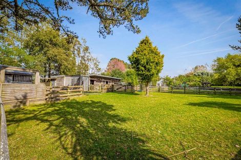 Photo of property in 252 Boord Crescent, Kumeu, 0891