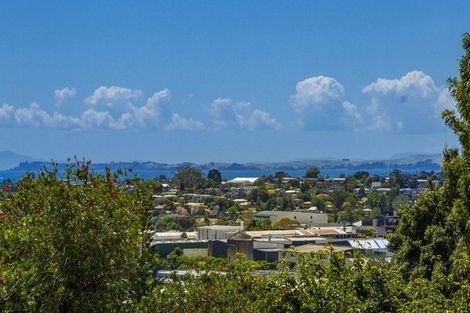 Photo of property in 70 Chivalry Road, Glenfield, Auckland, 0629