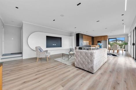 Photo of property in 30 Ballyalton Crescent, Flat Bush, Auckland, 2019