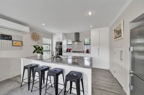 Photo of property in 13 Te Arakete Place, Hurworth, New Plymouth, 4310