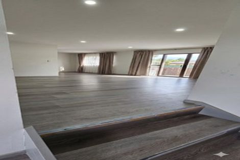 Photo of property in 28 Meadowvale Rise, Titirangi, Auckland, 0604