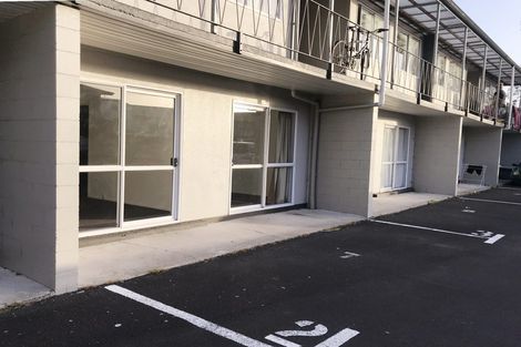 Photo of property in 2/3 Tralee Place, Hillcrest, Hamilton, 3216