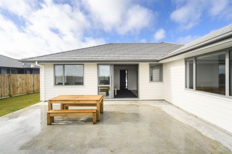 Photo of property in 24 Monaco Grove, Fitzherbert, Palmerston North, 4410