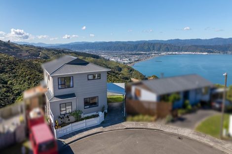 Photo of property in 43a Sunhaven Drive, Newlands, Wellington, 6037