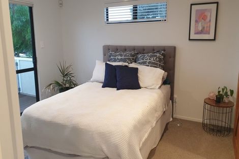 Photo of property in 1/32a Bronzewing Terrace, Unsworth Heights, Auckland, 0632