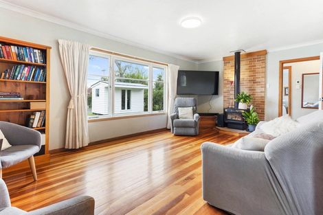 Photo of property in 43 Neil Avenue, Te Atatu Peninsula, Auckland, 0610