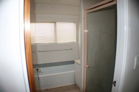 Photo of property in 1 Louise Place, West Harbour, Auckland, 0618