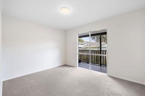 Photo of property in 63 Trias Road, Totara Vale, Auckland, 0629