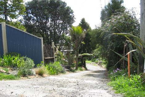 Photo of property in 35 Te Ahuahu Road, Piha, New Lynn, 0772