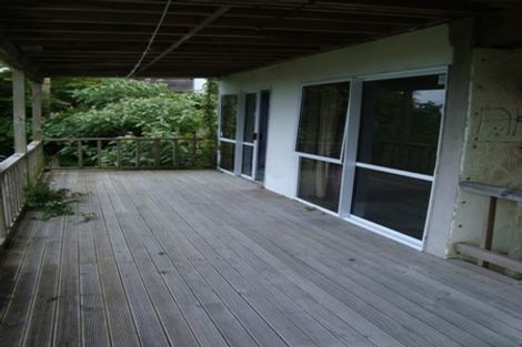 Photo of property in 635 Glenfield Road, Totara Vale, Auckland, 0629