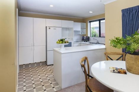 Photo of property in 2/27 Waimairi Road, Upper Riccarton, Christchurch, 8041