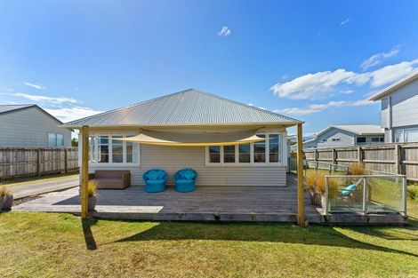Photo of property in 38 Marine Parade, Otaki Beach, Otaki, 5512