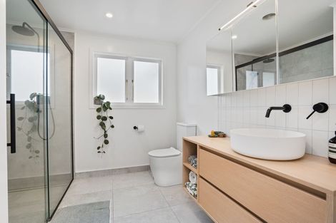 Photo of property in 2 Parahaki Street, Regent, Whangarei, 0112