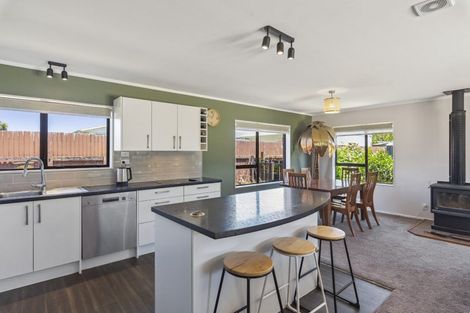 Photo of property in 4 Graham Grove, Waikanae, 5036