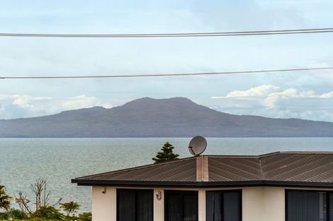 Photo of property in 1/26 Hyde Road, Rothesay Bay, Auckland, 0630