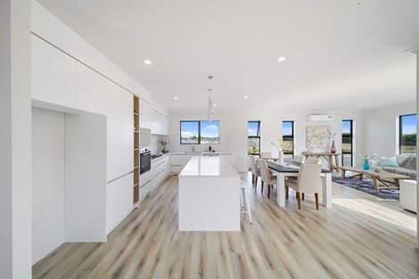 Photo of property in 2 Frazen Avenue, Papakura, 2110