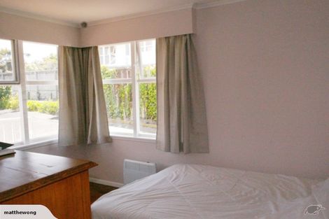 Photo of property in 2/28 Coroglen Avenue, Birkenhead, Auckland, 0626