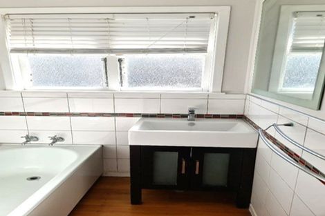 Photo of property in 11 William Souter Street, Forrest Hill, Auckland, 0620