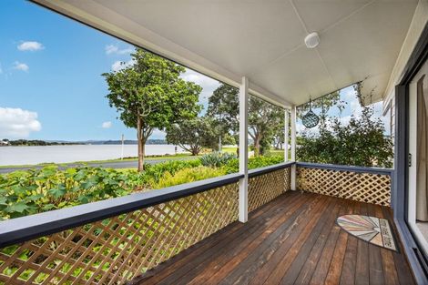 Photo of property in 32b Kiwi Esplanade, Mangere Bridge, Auckland, 2022