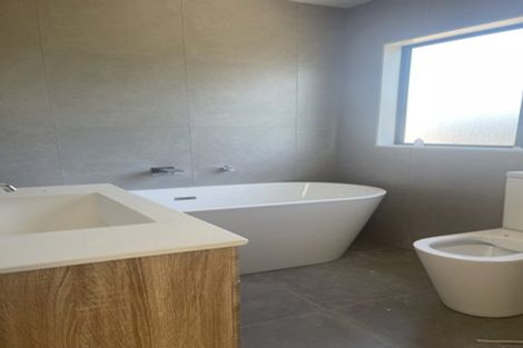 Photo of property in 28a Larne Avenue, Pakuranga Heights, Auckland, 2010