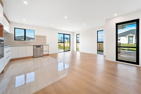 Photo of property in 10 Rorotu Avenue, Karaka, Papakura, 2113