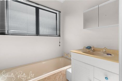 Photo of property in 16 Kaiwaka-mangawhai Road, Kaiwaka, 0975