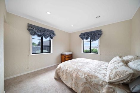 Photo of property in 16 Len Garlick Place, Pahurehure, Papakura, 2113