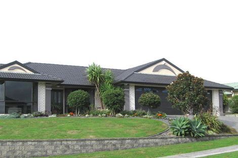 Photo of property in 5 Roy Maloney Drive, Henderson, Auckland, 0612