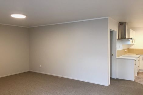 Photo of property in 2/5 Woodall Place, Totara Vale, Auckland, 0627