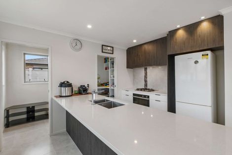 Photo of property in 49 Couldrey Crescent, Red Beach, 0932