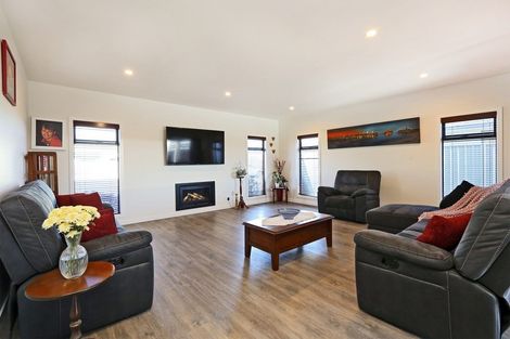 Photo of property in 20 Aspiring Drive, Poraiti, Napier, 4112