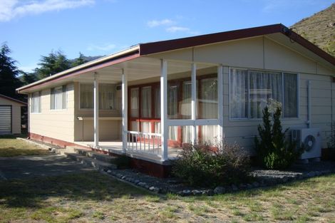 Photo of property in 23 Sutherland Road, Omarama, 9412