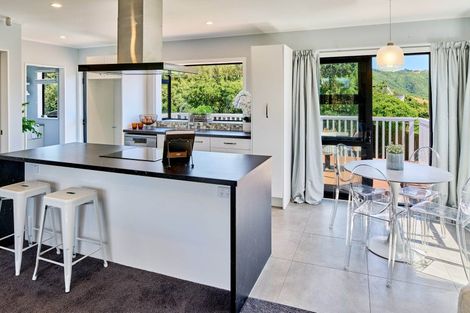 Photo of property in 301 Maungaraki Road, Maungaraki, Lower Hutt, 5010