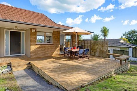 Photo of property in 52 Chelsea View Drive, Chatswood, Auckland, 0626