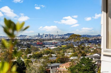 Photo of property in 257 Sunset Road, Sunnynook, Auckland, 0632