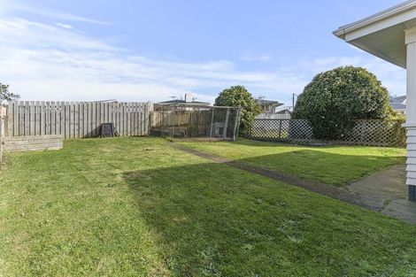 Photo of property in 6 Clearmont Crescent, Blagdon, New Plymouth, 4310