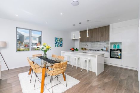 Photo of property in 42 Schoolside Road, Kumeu, 0810