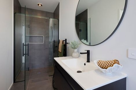 Photo of property in 3 Matata Road, Kenepuru, 5022