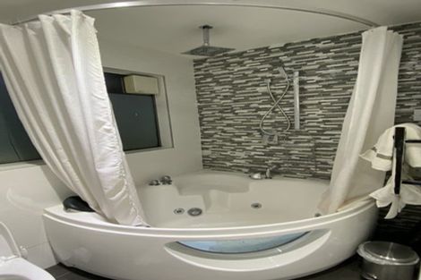 Photo of property in 1/7 Alston Avenue, Kelston, Auckland, 0602