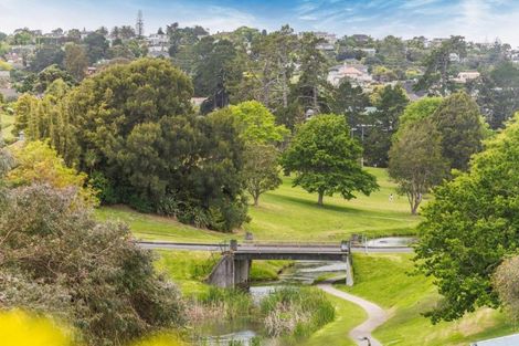 Photo of property in 25 Walnut Lane, Browns Bay, Auckland, 0630