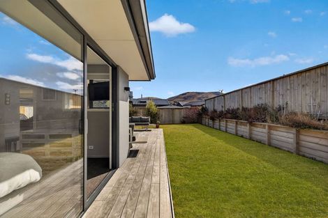 Photo of property in 26 Coopworth Road, Jacks Point, 9371